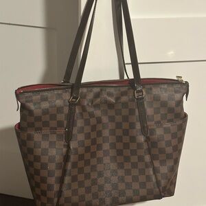 Louis Vuitton Neverfull Bag